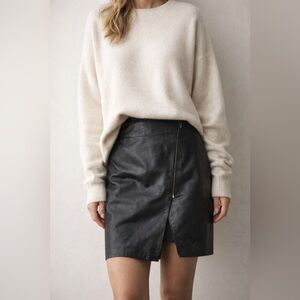 Lord & Taylor Black Genuine Leather Asymmetrical Zip Skirt Size 10